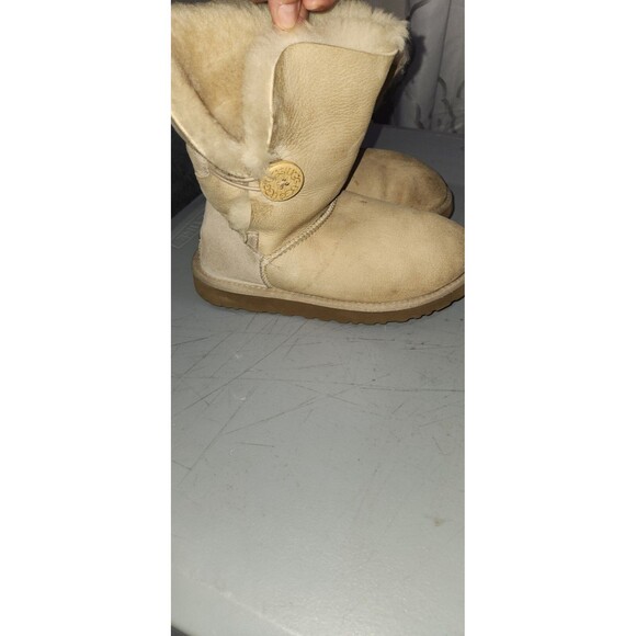 UGG Bailey Button Boots in Light Sand Size 5 - Picture 1 of 10